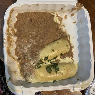 No partitions. This meal ain't cheap either.