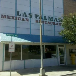 the front of a mexican restaurant