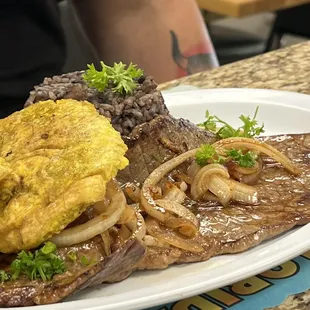 Palomilla A La Plancha Served With 2 Sides