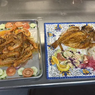 Charola de Langostinos y huachinango Zarandeado