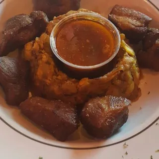 Masitas de Puerco al Ajillo