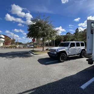This is the back of the food truck. Notice how it's near the USF Credit Union.