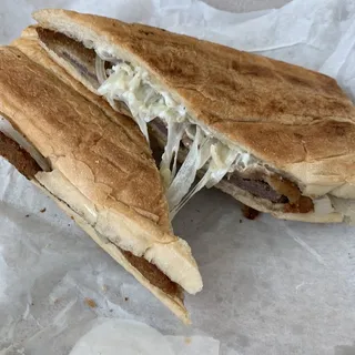 Breaded Palomilla Steak Sandwich / Pan Con Bistec Empanizado