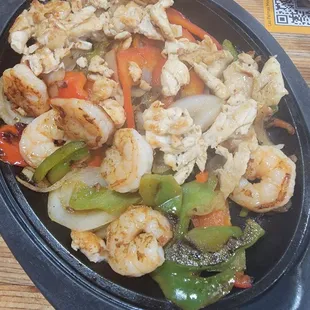 Chicken &amp; shrimp fajitas lunch - VERY GOOD. The first time, I ate all fajitas.  10/10. I love the chicken had no fat on it