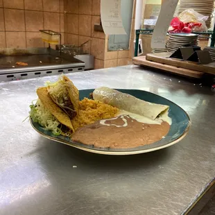 Combo pick two plate