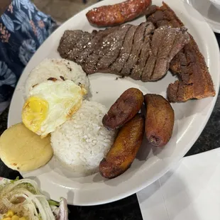 1. Bandeja Paisa