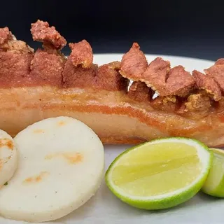 Chicharron con Arepa