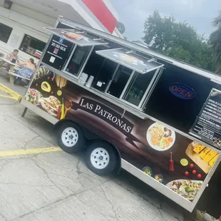 Come and enjoy our specialties and Mexican tradition.