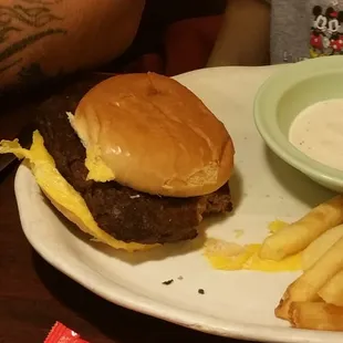 Dried up hockey puck my child was served off their kids menu. What a waste of 5 bucks.