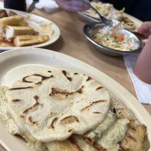 Chicharron Con Queso Pupusas