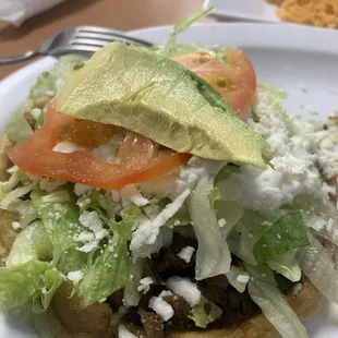 Sope de asada con todo