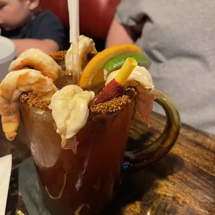 Michelada con camarones