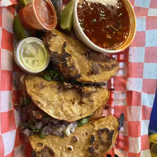 Taco&apos;s &amp; consume