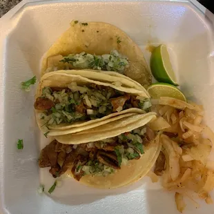 Tacos de tripa and taco de chicharrón.