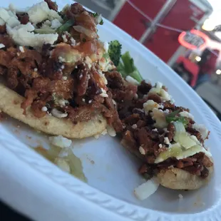 Fried sopes de al pastor carne