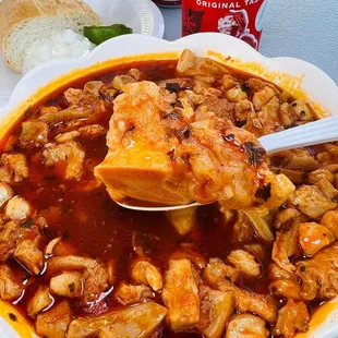 Menudo con patita de res