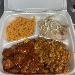 Platillo asado rojo y verde