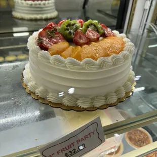 8&quot; Fruit Party Cake