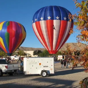 More and more balloons begin to take off.  It's all free to watch and be amazed.  Don't forget your camera.