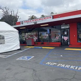 Front of restaurant and the seating outside. It is by the Main Street so it&apos;s kinda loud with the cars driving by.