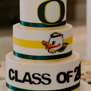 a graduation cake