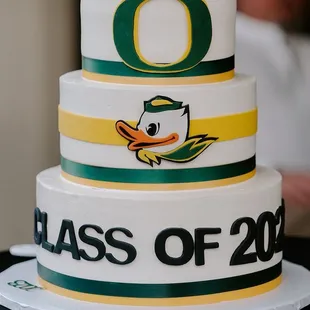 University of Oregon graduate custom cake by Las Vegas Custom Cakes.  Photo courtesy of Baylee Jo Photo
