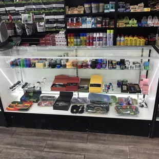 Grinders, nectar collectors and rolling trays