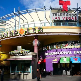 Las Vegas Walking Tours (888) 571-6587 to Book Today