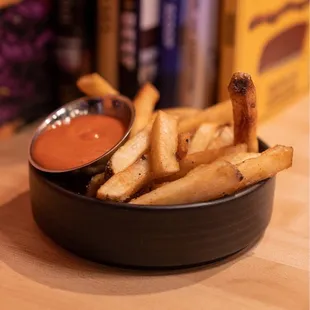 Fries with tahini-ketchup