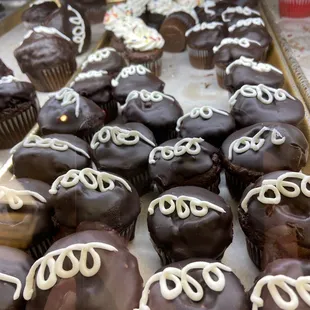 Mini hostess cupcakes