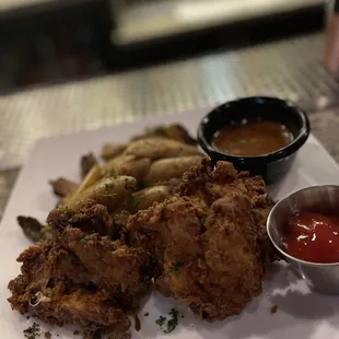 fried chicken and dipping sauce