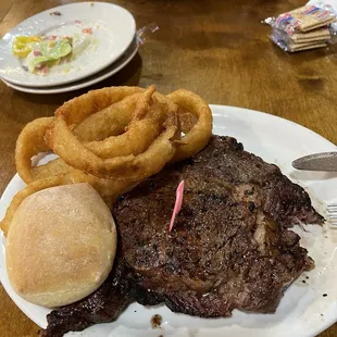 14 oz Ribeye and onion rings