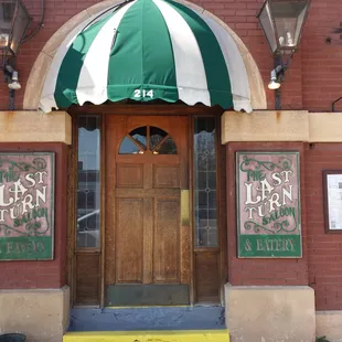 the entrance to the restaurant