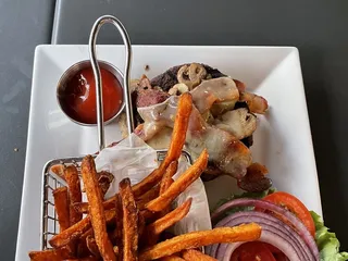 Woody's Library Restaurant