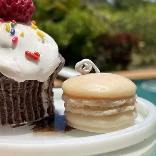 Macaron shaped candle