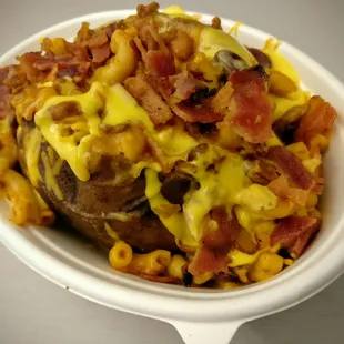 Chili Mac N Cheese Tater