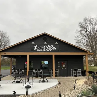 the outside of a restaurant