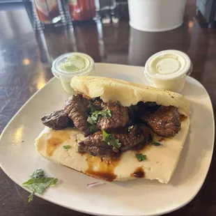 Carne asada arepa