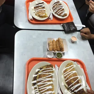 Cachazas y tequeños.