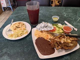 El Quetzal Restaurant & Bakery
