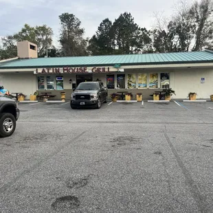 the outside of the restaurant