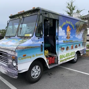 The design of this truck and multi-coloring is very impressive!