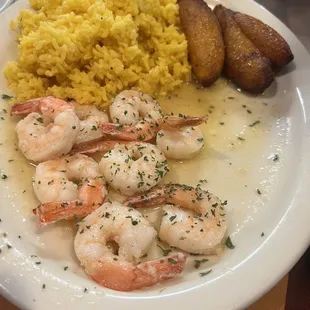 Garlic shrimp, plantains &amp; yellow rice is delicious!