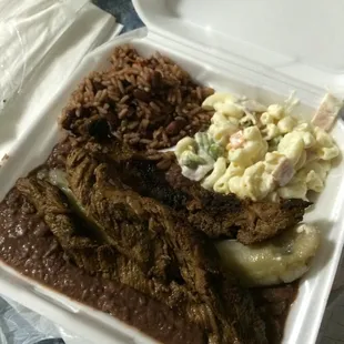 Mac &amp; Cheese, Blackbean Rice, refried black beans, sweet banana, &amp; steak ! OMG Yahhhs