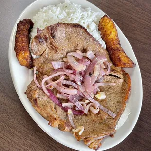 Steak with onions