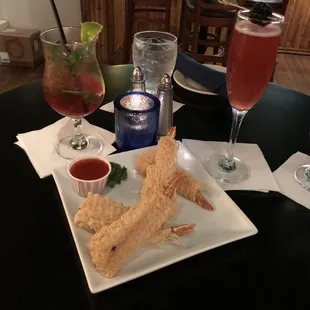 Shrimp rolls with black berry mojito and black bubbly