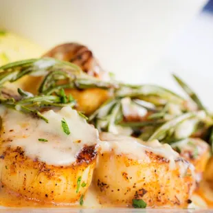 grilled scallops with asparagus
