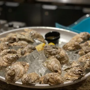 Raw oysters with mignonette