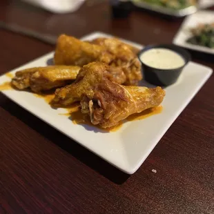 Combo sauce wings, server suggestion