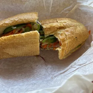 Grilled chicken Vietnamese sandwich